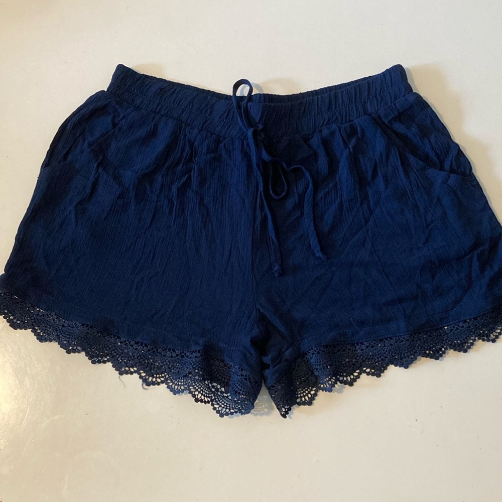 Kingston Grey Junior’s Solid Crochet Trim Shorts Navy Small - Picture 3 of 7